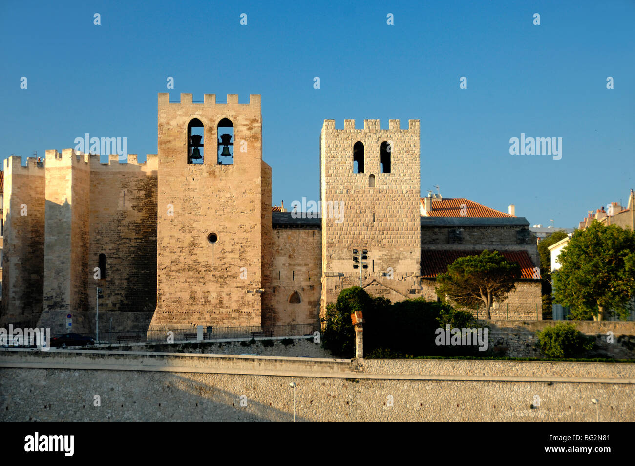 Zinnenbewehrten Türme der Festung Saint-Victor-Kirche, Basilika St-Victor oder Abtei, Marseille oder Marseille, Provence, Frankreich Stockfoto