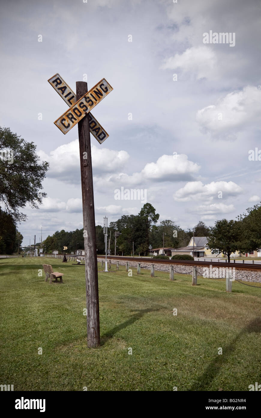 Rostige Eisenbahn Kreuzung Zeichen, Folkston, Georgia, USA Stockfoto