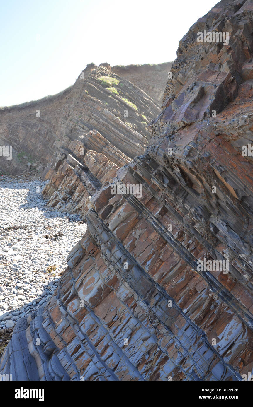 Sedimentären Gesteinsschichten am Northcott beach North Cornwall Stockfoto