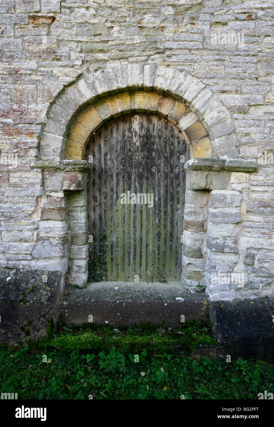 12. Jahrhundert angelsächsischen Tür, St Giles Kirche, Exhall, Alcester, Warwickshire Stockfoto