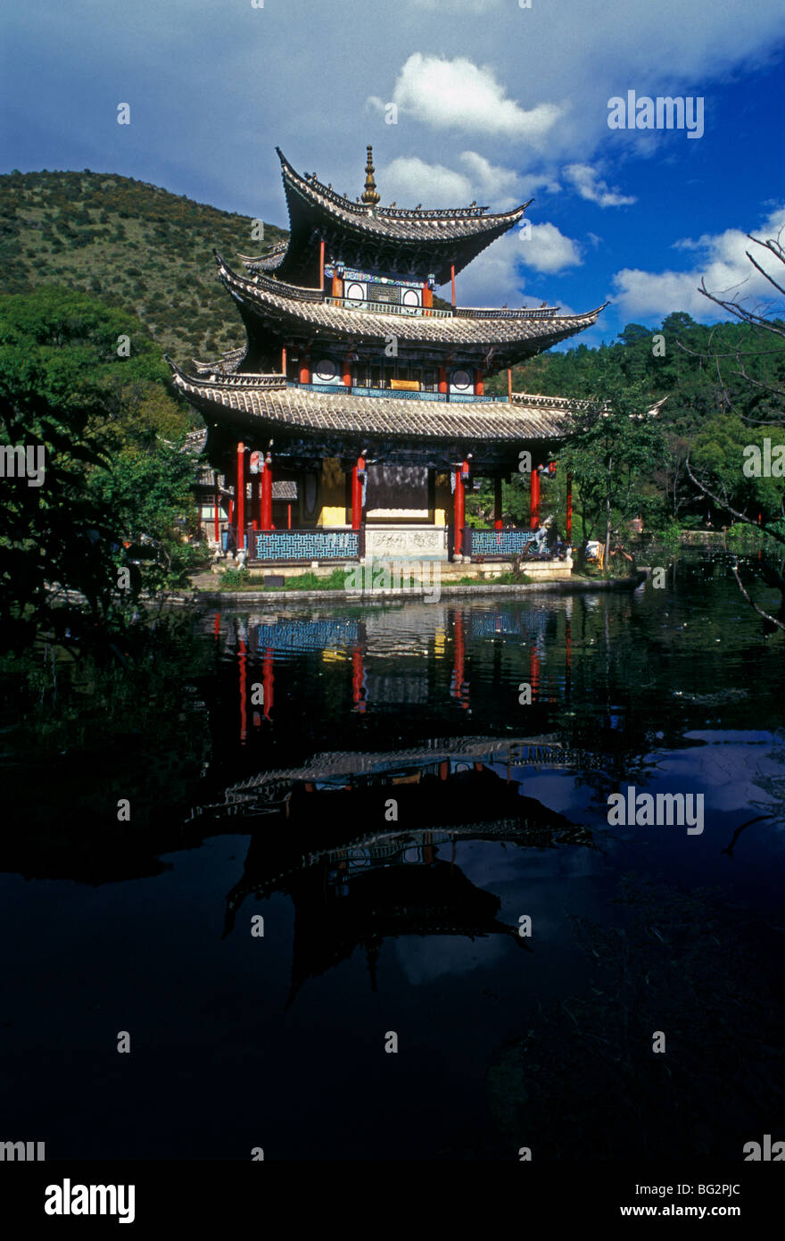 Pavillon auf der Black Dragon Pool Park Lijiang Yunnan Provinz China Asien Stockfoto