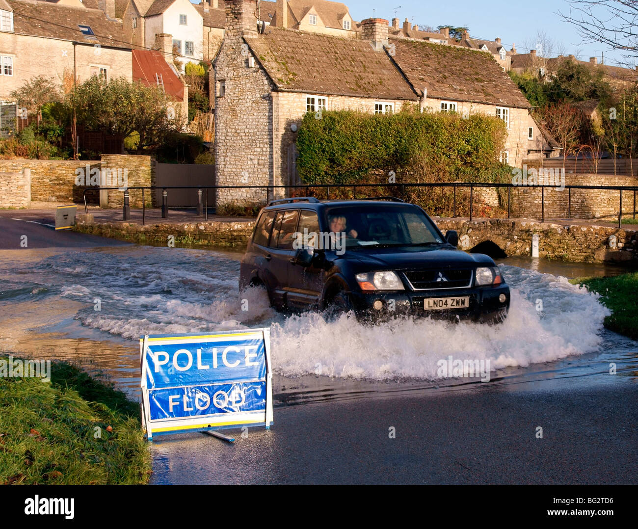 Auto Furt Tetbury Splash Stockfoto