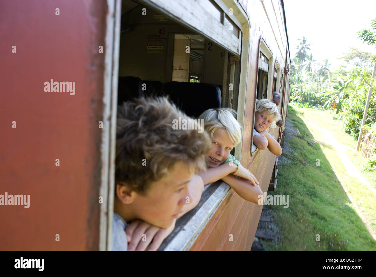 Zug von Galle nach Colombo, Sri Lanka Stockfoto