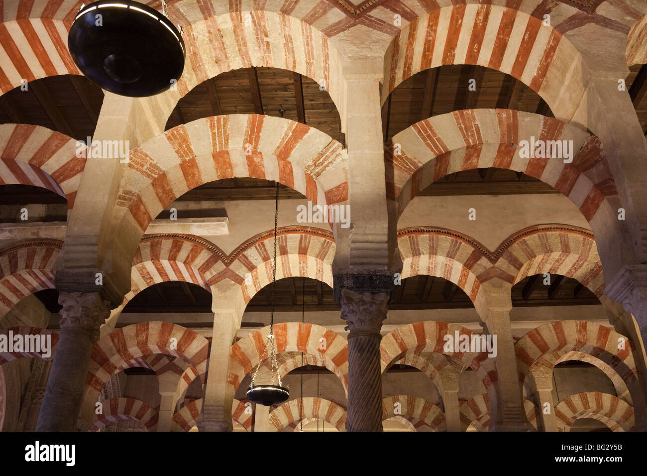 Bögen von Gebet Hall, Mezquita von Córdoba, Andalusien, Spanien Stockfoto