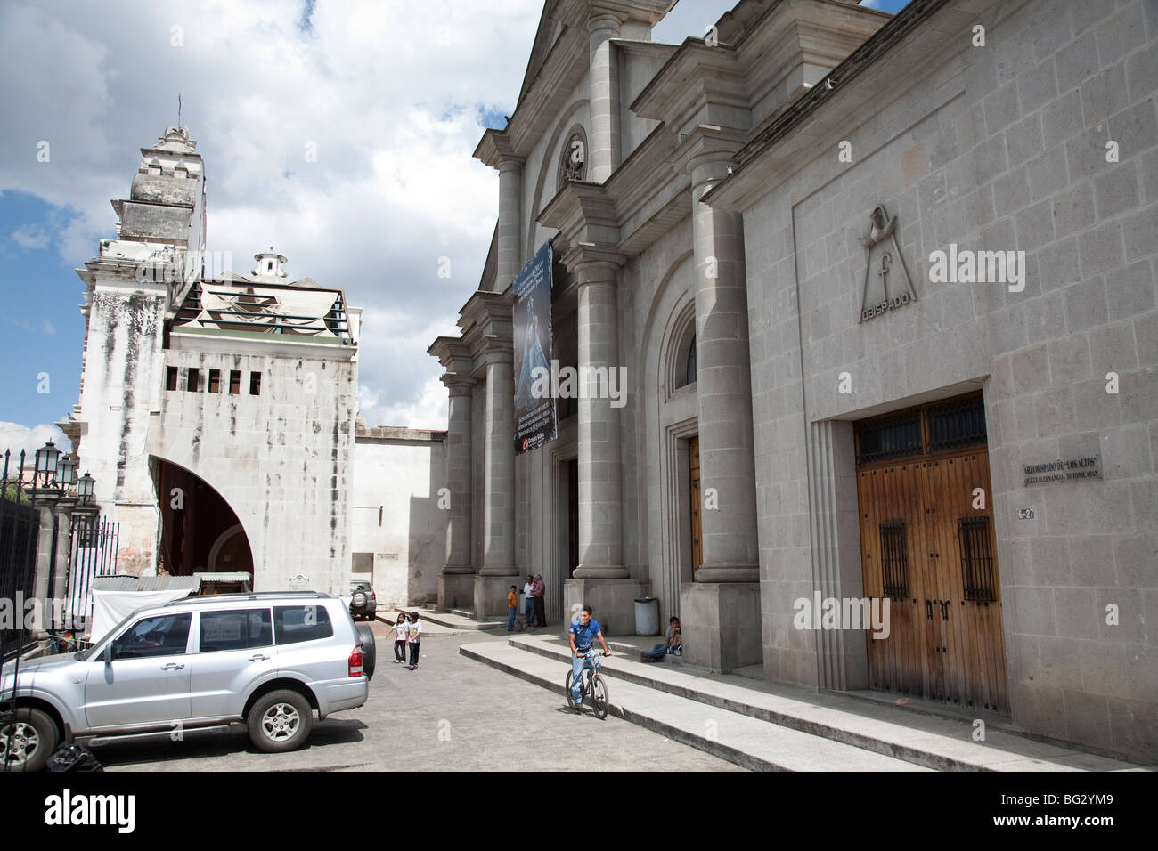 Die restliche Fassade der Catedral del Espiritu Santo und die Catedral De La Diocesis de Los Altos in Quetzaltenango, Guatemala. Stockfoto