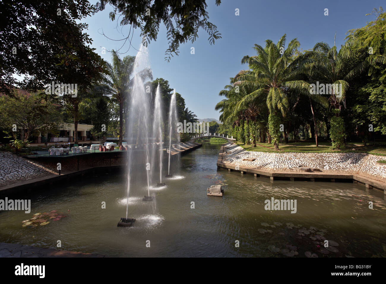 Brunnen Feature auf dem Gelände eines Thailand Hotels anzeigen S. E. Asien Thailand Stockfoto