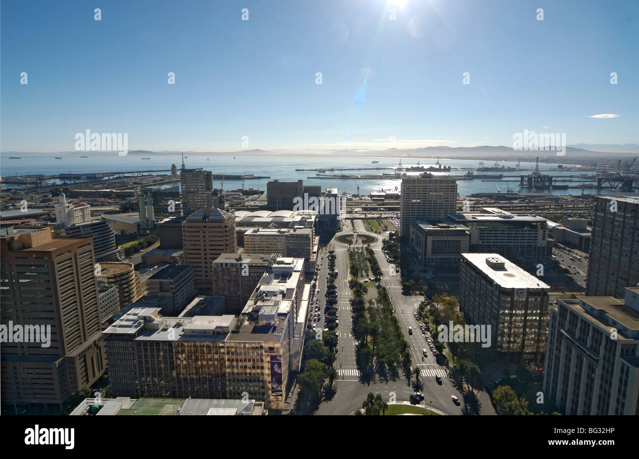 Eine Ansicht der Adderley Street, Table Bay und der Cape Town docks von ABSA Gebäude. 2008 Stockfoto