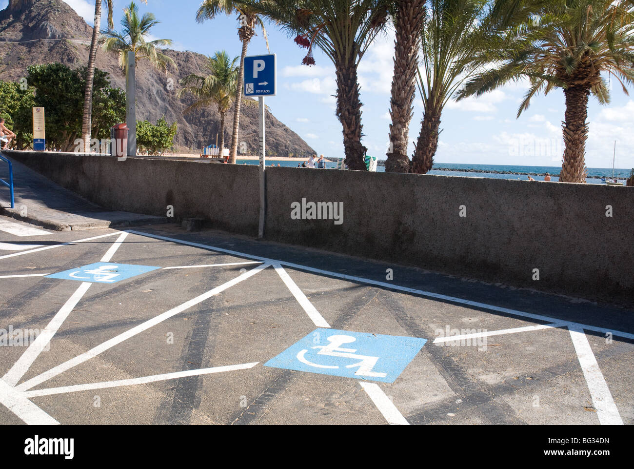 Blue Badge Stellplätze für behinderte Fahrer Teneriffa Kanaren Spanien Stockfoto