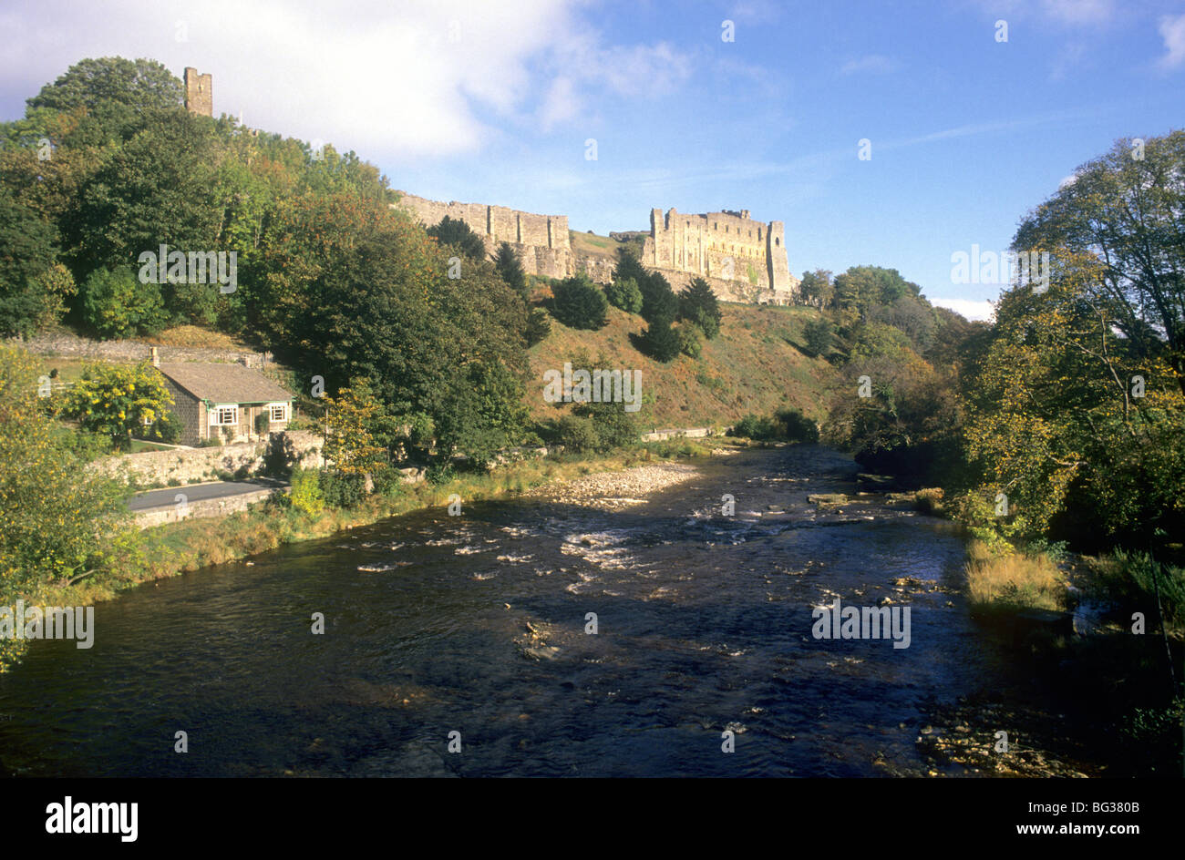 Richmond Castle Yorkshire Fluss Swale England UK Englisch Schlösser Flüsse mittelalterliche Landschaft Landschaft Stockfoto