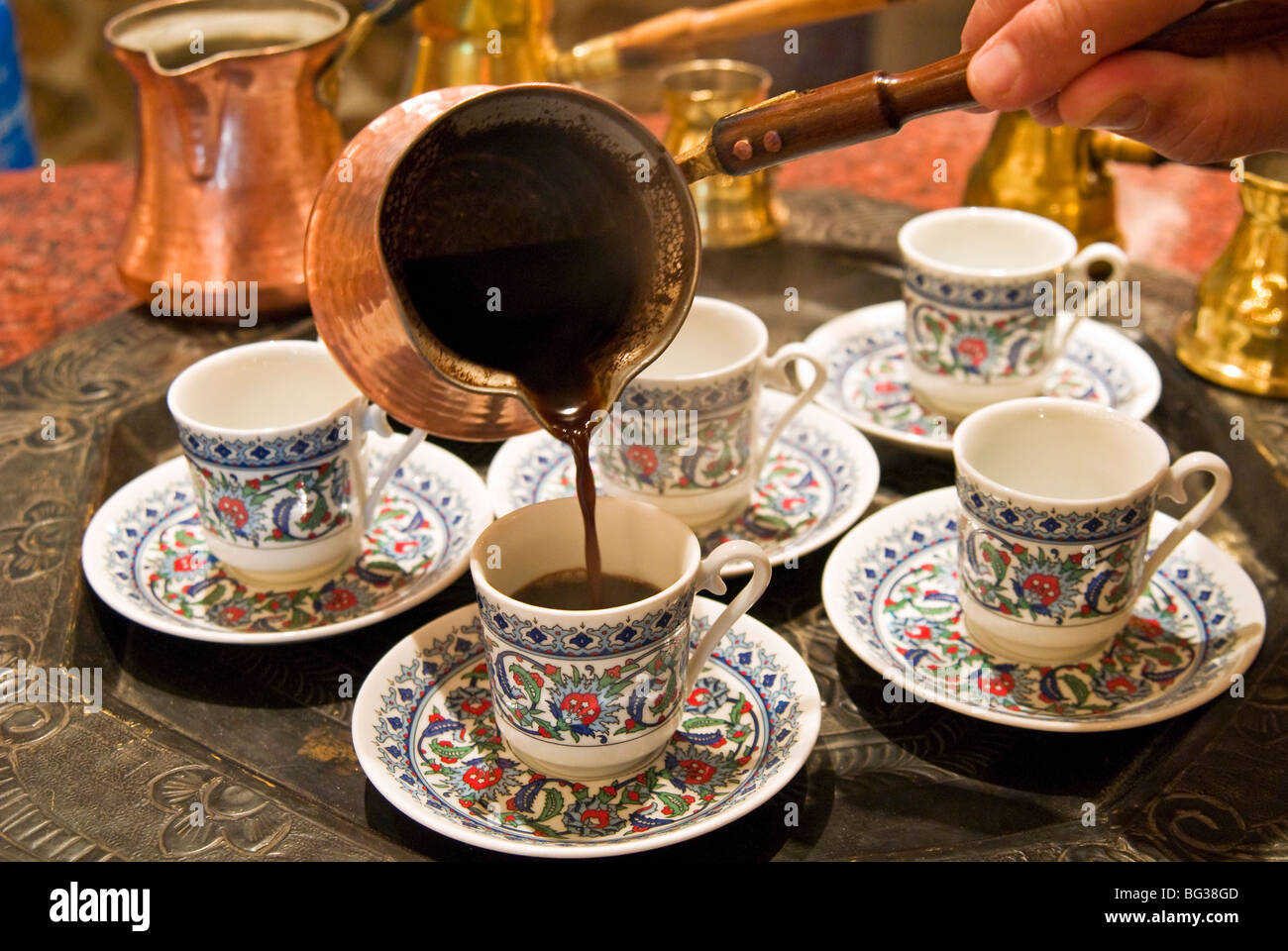 Arabischer Kaffee, Dubai, Vereinigte Arabische Emirate, Naher Osten  Stockfotografie - Alamy