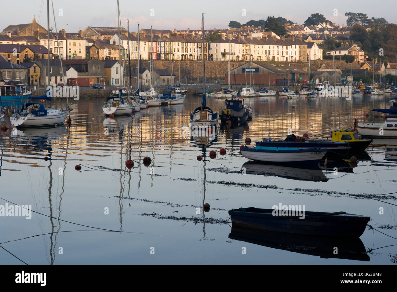 Caernarfon malerischen Hafen Gwynedd North Wales GB Europa Stockfoto