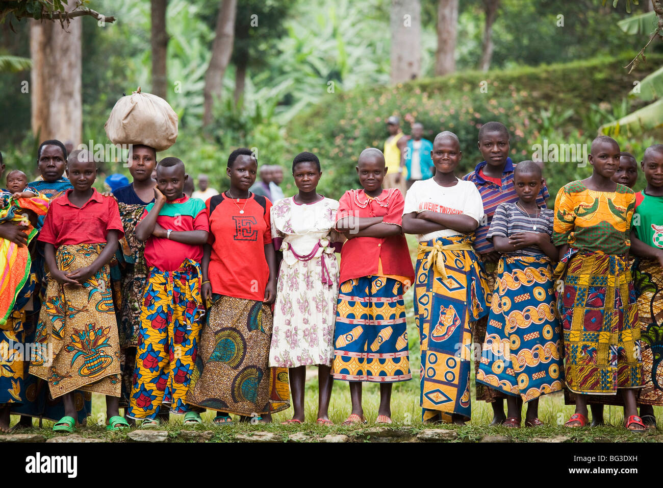 Gruppe von Frauen, Dorf Masango, Provinz Cibitoke, Burundi, Afrika Stockfoto
