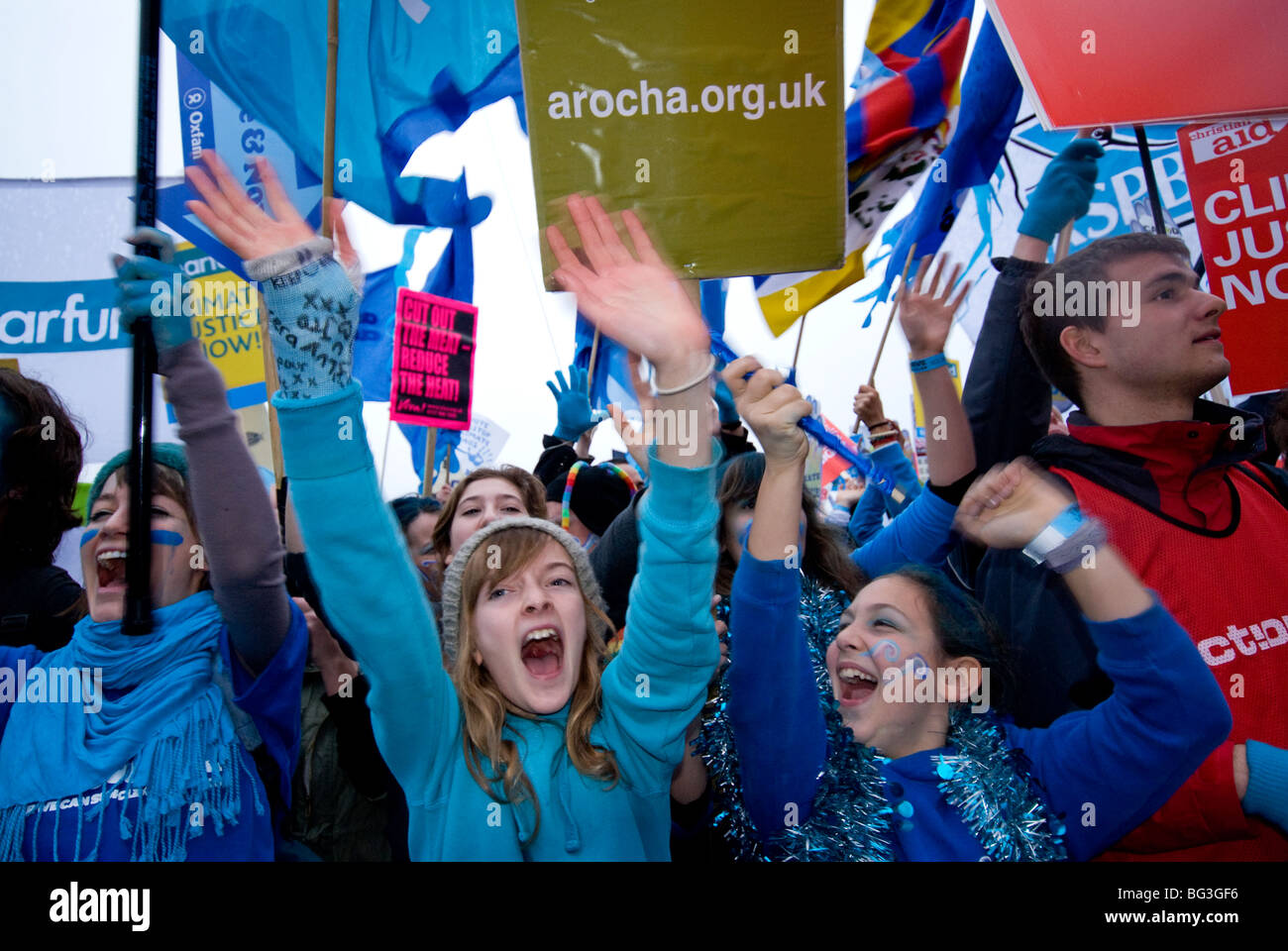 50.000 fordern Maßnahmen gegen den Klimawandel auf die Welle, die größte jemals UK Klimawandel März in London. 5. Dezember 2009 Stockfoto