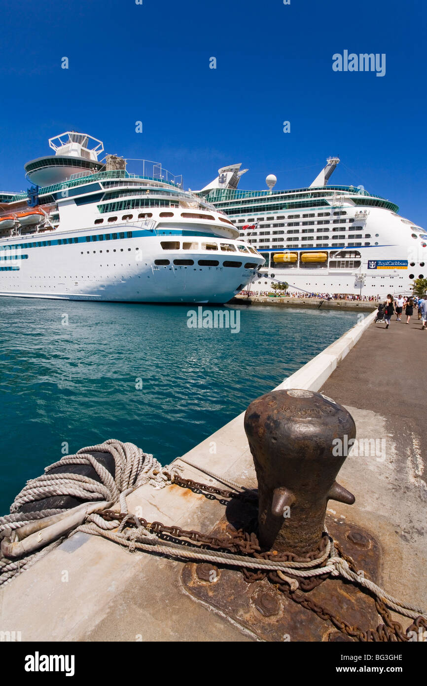 Kreuzfahrtschiffe in Prince George Wharf, Nassau, New Providence Island, Bahamas, Karibik, Mittelamerika Stockfoto