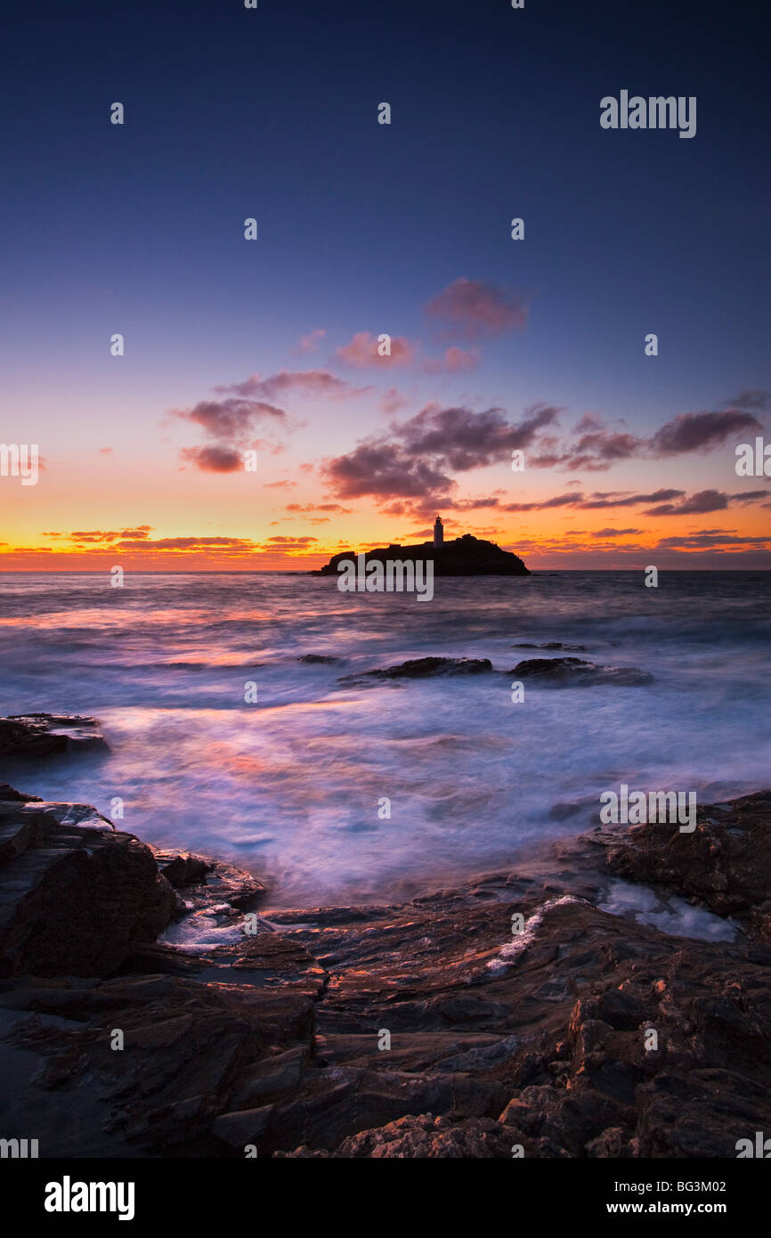 Flut an Sonnenuntergang, Godrevy Point und Leuchtturm, St. Ives Bay, North Cornwall Stockfoto