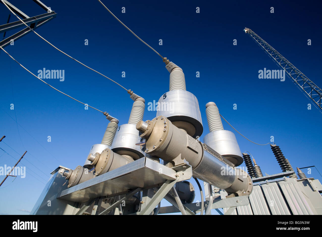 Details im hochenergetischen elektrischen Drähte Stockfoto