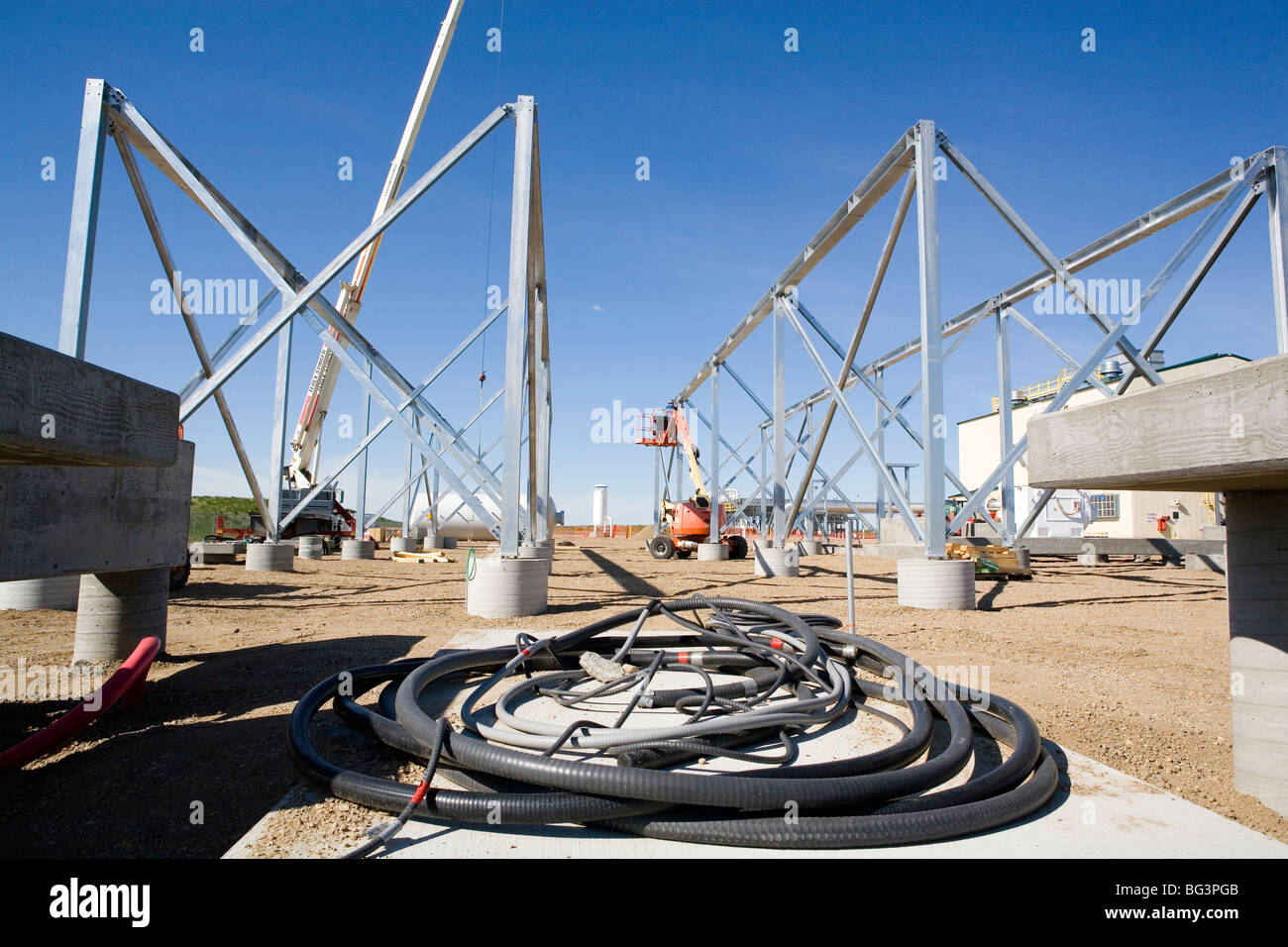 Bild vom Bau der ein Stahlgebäude in einer Anwendung von Öl und gas Stockfoto