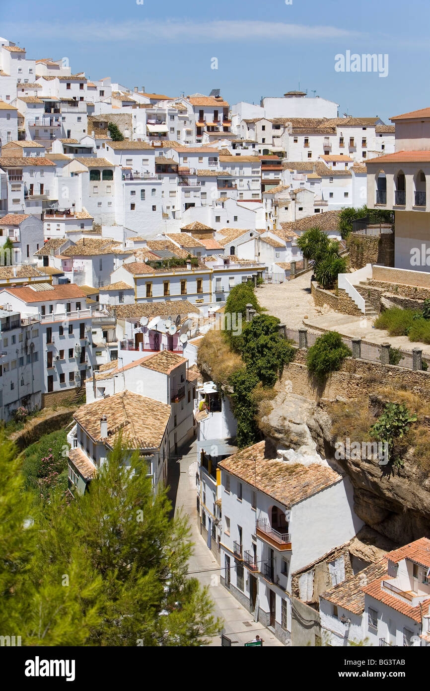 Setenil de Las Bodegas, eines der weißen Dörfer, Malaga Provinz, Andalusien, Spanien, Europa Stockfoto
