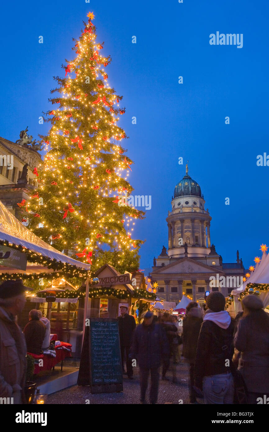 Gendarmen Markt Weihnachtsmarkt und Franz Dom, Berlin, Deutschland, Europa Stockfoto