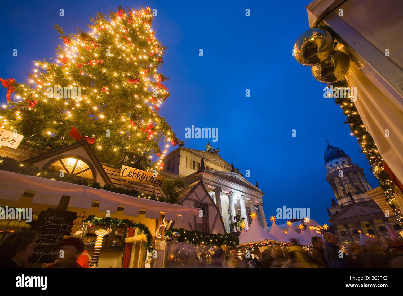 Gendarmen Markt Weihnachtsmarkt, Franz Dom und Konzert-Haus, Berlin, Deutschland, Europa Stockfoto