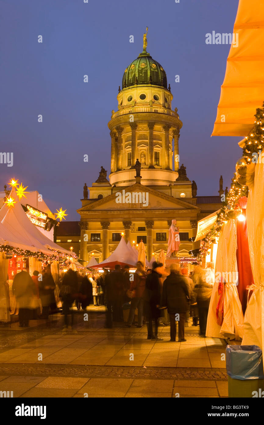 Gendarmen Markt Weihnachtsmarkt und Franz Dom, Berlin, Deutschland, Europa Stockfoto