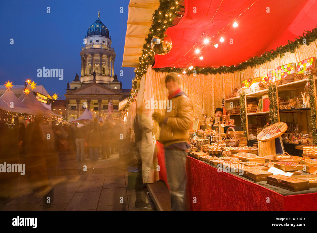 Gendarmen Markt Weihnachtsmarkt und Franz Dom, Berlin, Deutschland, Europa Stockfoto