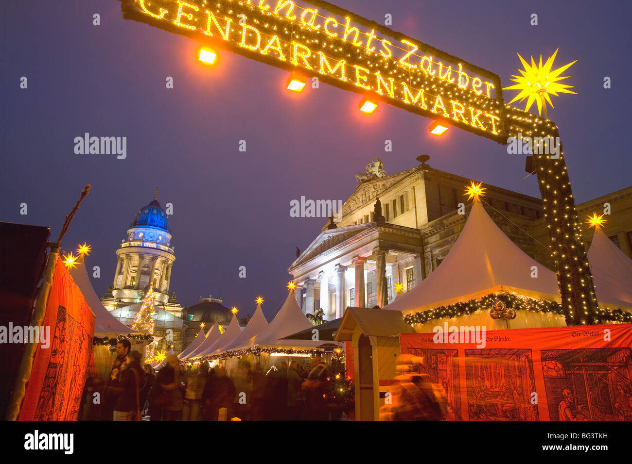 Gendarmen Markt Weihnachtsmarkt, Deutscher Dom und Konzert-Haus, Berlin, Deutschland, Europa Stockfoto