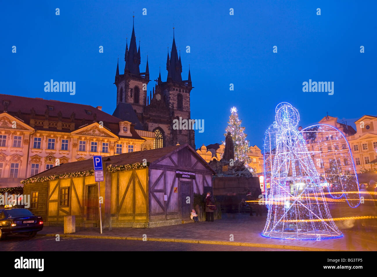 Altstädter Ring zu Weihnachtszeit und Teynkirche, Prag, Tschechische Republik, Europa Stockfoto