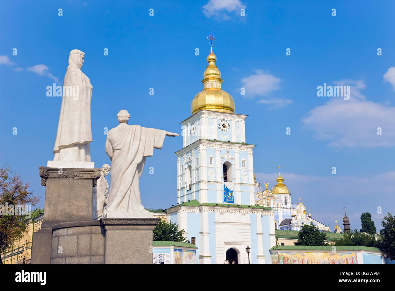 Denkmal für Prinzessin Olha (Olga) auf Mykhaylivska Platz vor St. Michael Kloster, Kiew, Ukraine, Europa Stockfoto