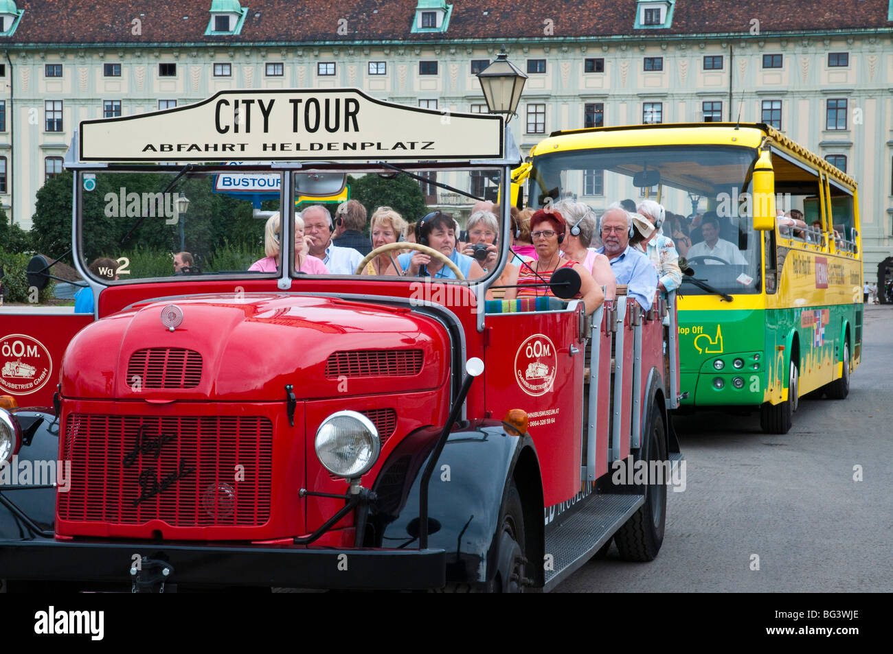 Stadtrundfahrtbus, Oldtimer, Wien, Österreich | Sightseeing-Trainer, Wien, Österreich Stockfoto