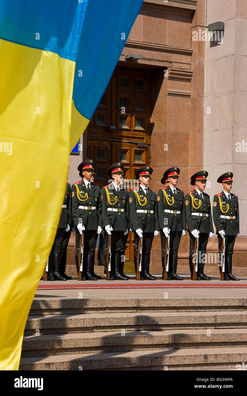 Unabhängigkeitstag, ukrainische nationale Fahnen in Maidan Nezalezhnosti (Unabhängigkeitsplatz), Kiew, Ukraine, Europa Stockfoto