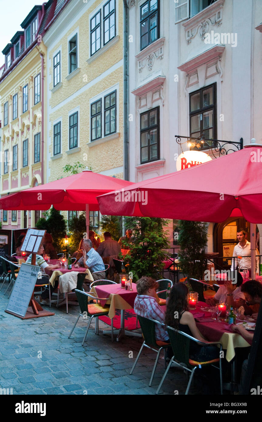 Restaurant bin Spittelberg Bei Dämmerung, Wien, Österreich | Restaurant am Spittelberg in der Abenddämmerung, Wien, Österreich Stockfoto Restaurant bin Spittelberg Bei Dämmerung, Wien, Österreich | Restaurant am Spittelberg in der Abenddämmerung, Wien, Österreich Stockfoto