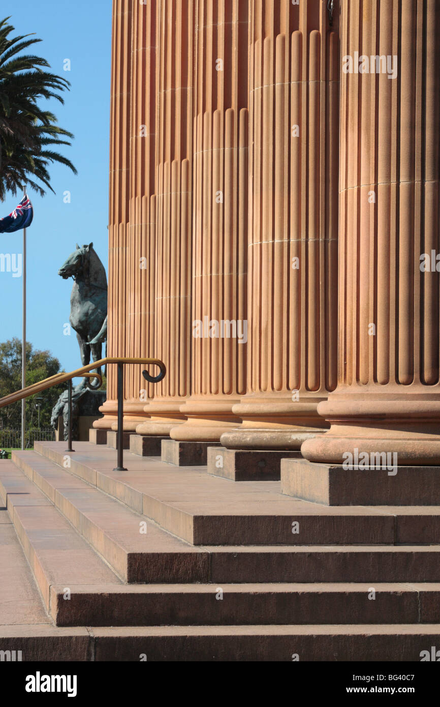 Säulen und Schritte außerhalb der Art Gallery of New South Wales Australia Stockfoto