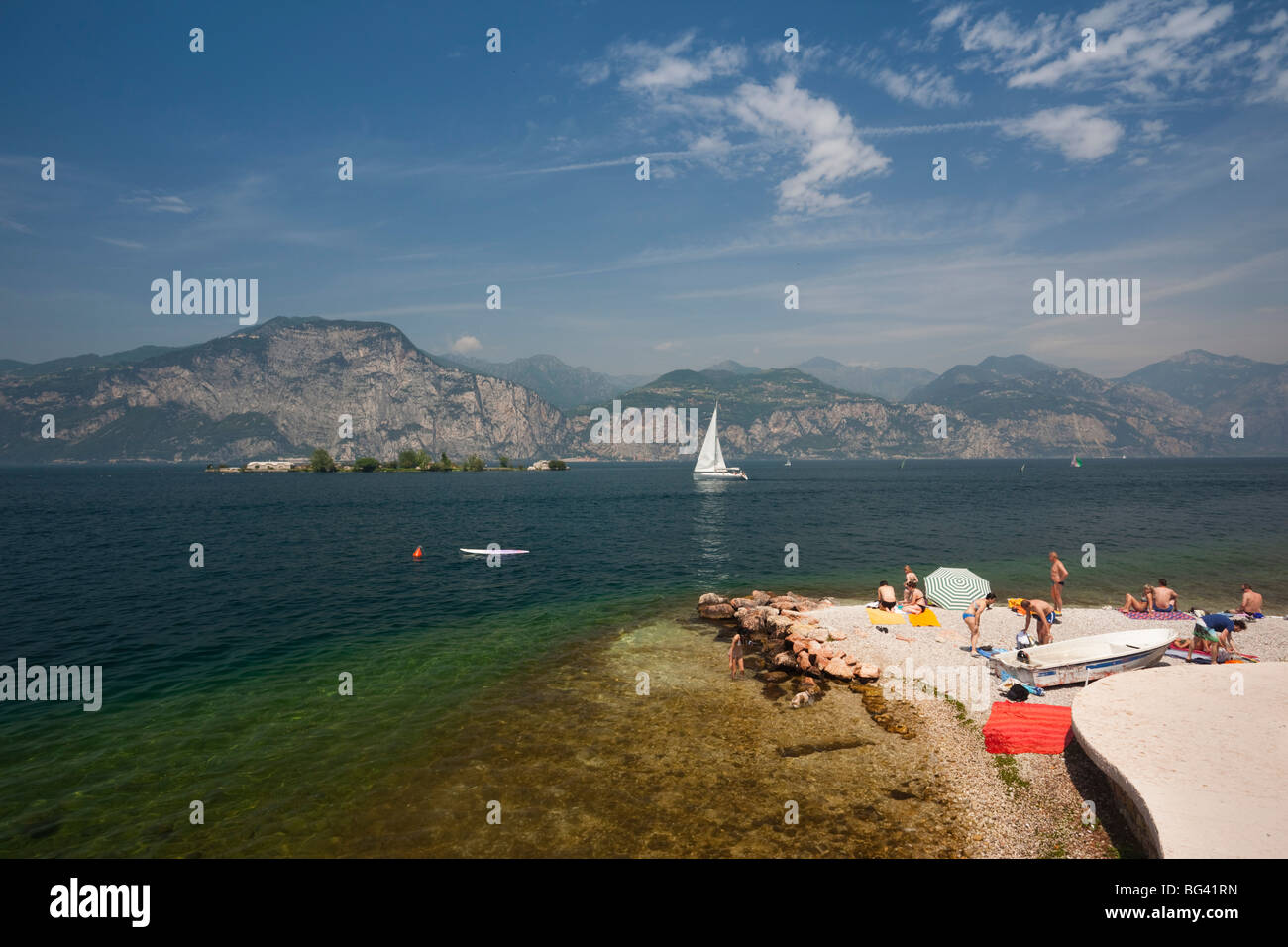 Italien, Veneto, Lake District, Gardasee, Assenza, Gardasee Strandbesucher Stockfoto