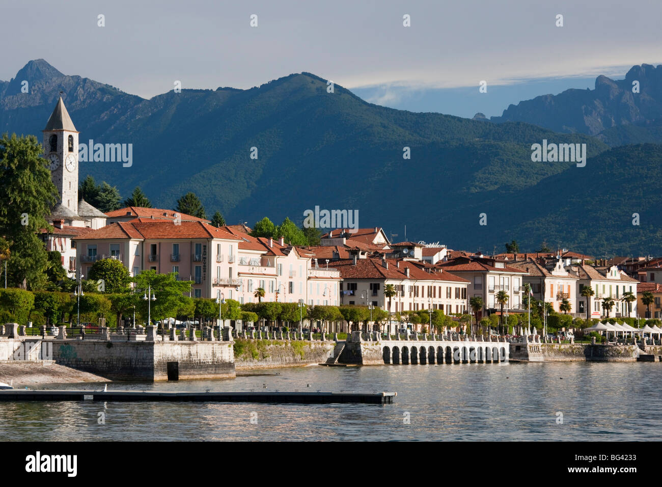 Baveno, Blick auf die Stadt, den Lago Maggiore, Piemont, Italien Stockfoto