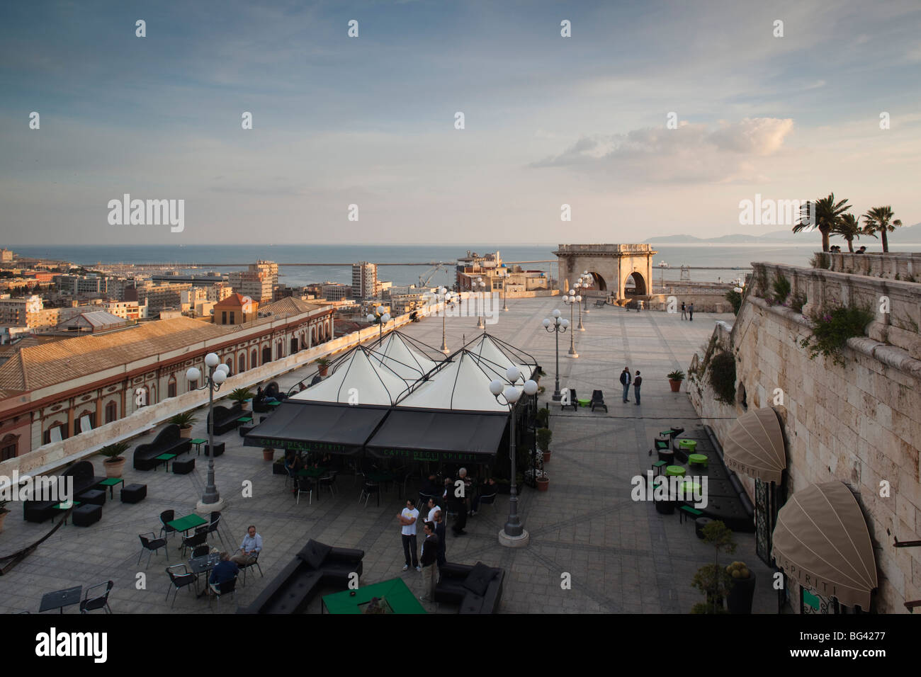 Italien, Sardinien, Cagliari, Il Castello alte Stadt, Bastione San Remy, Sonnenuntergang Stockfoto