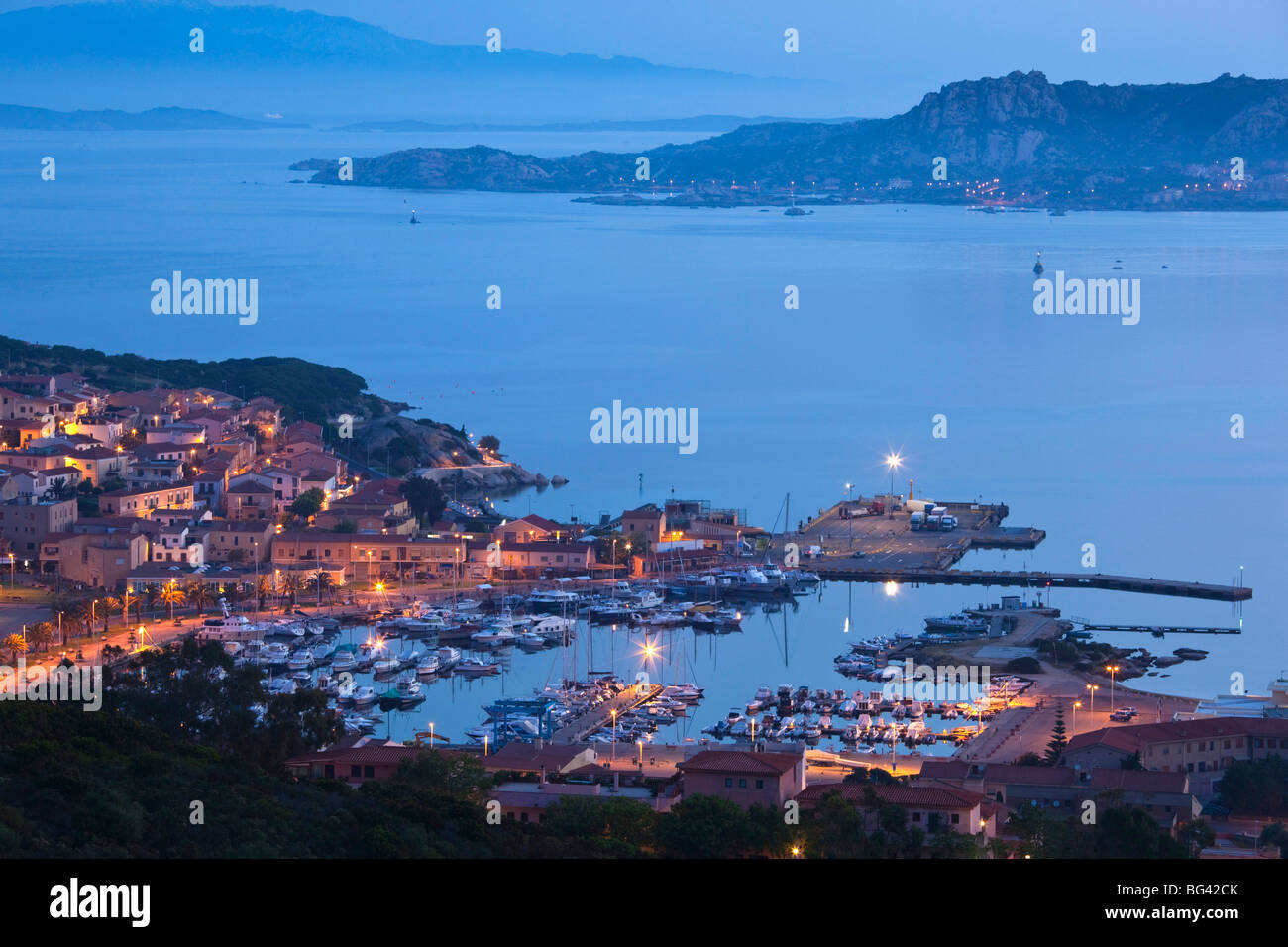 Italien, Sardinien, Nord Sardinien, Palau, Blick auf Stadt und Hafen Stockfoto