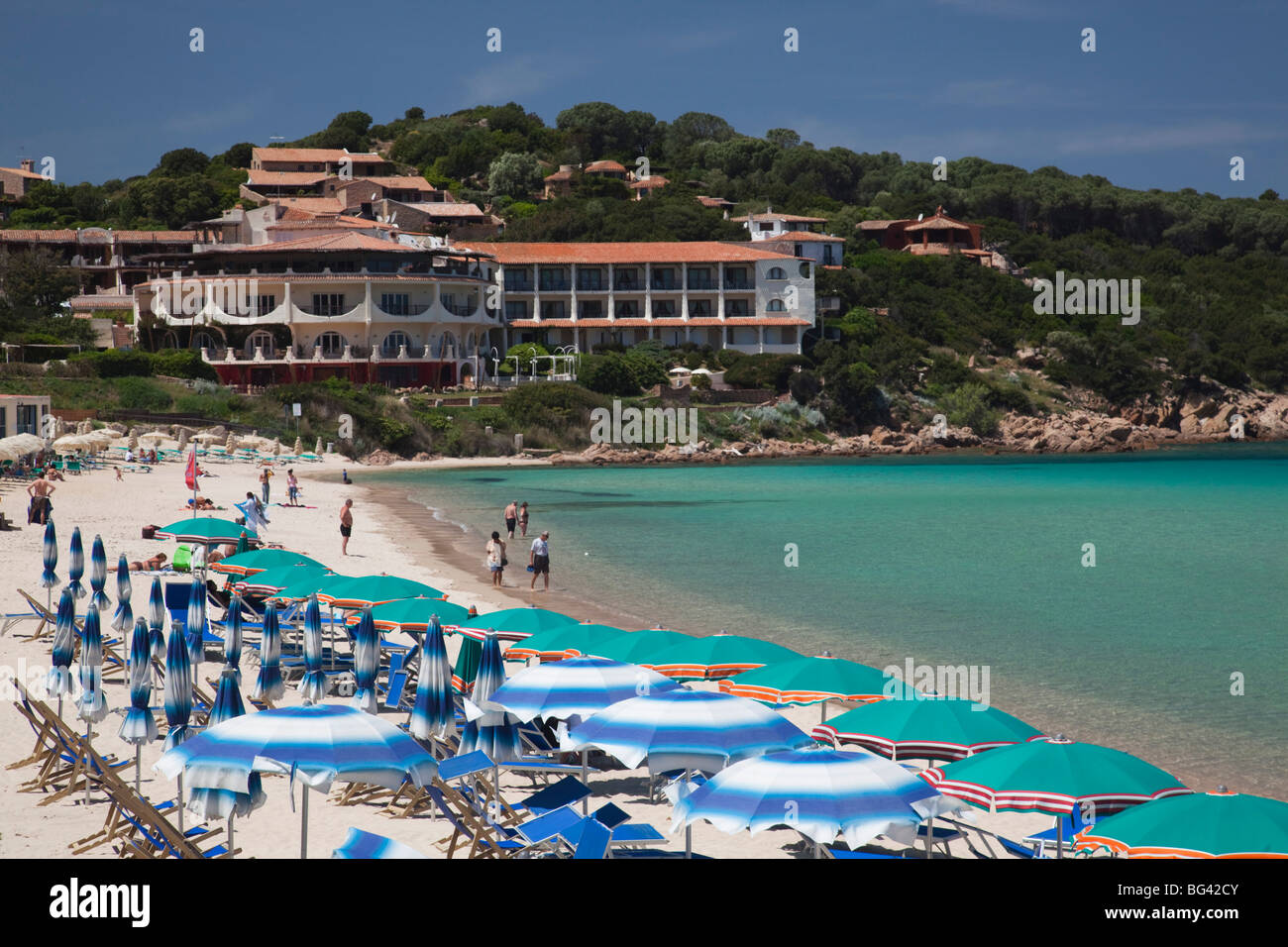 Italien, Sardinien, Nord-Sardinien, Baia Sardinia, Costa Smeralda resort Strand Stockfoto