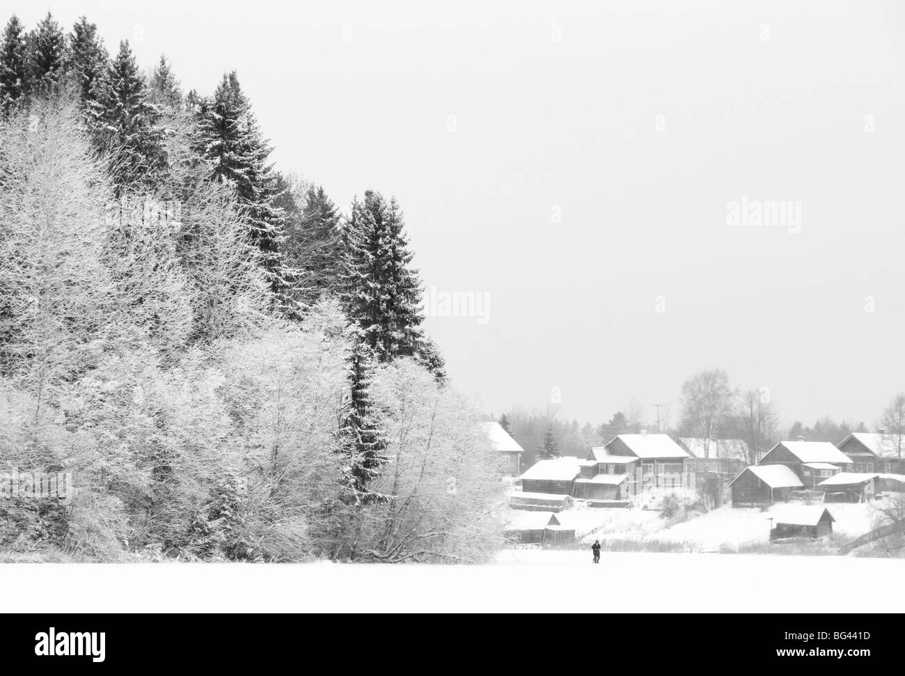 Zugefrorenen See, Somino Dorf, Gebiet Leningrad, Russland Stockfoto