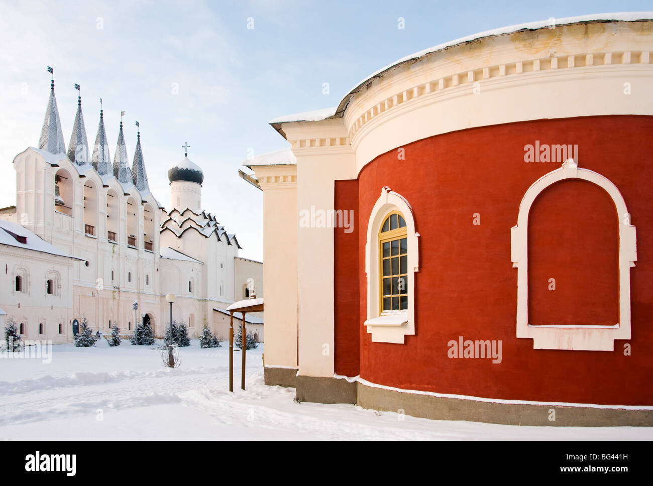 Bogorodichno-Uspenskij Kloster in Winter, Tichwin, Gebiet Leningrad, Russland Stockfoto