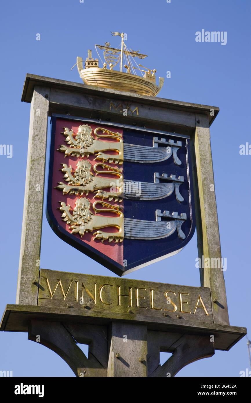 England, East Sussex, Winchelsea, heraldische Ortstafel Stockfoto