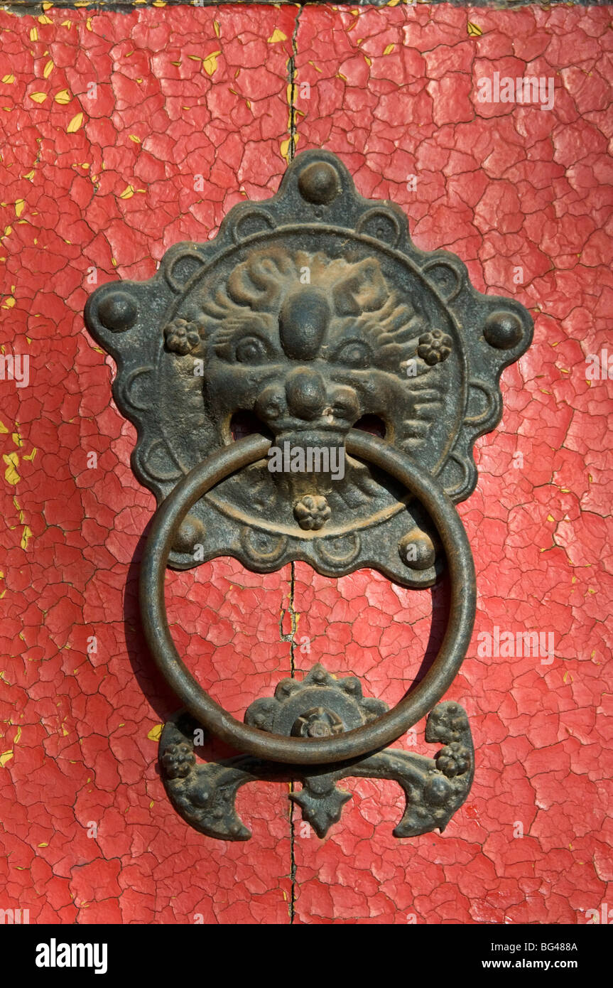 Kunstvolle Details auf eine herkömmliche Tür in Simatai, China, Asien Stockfoto