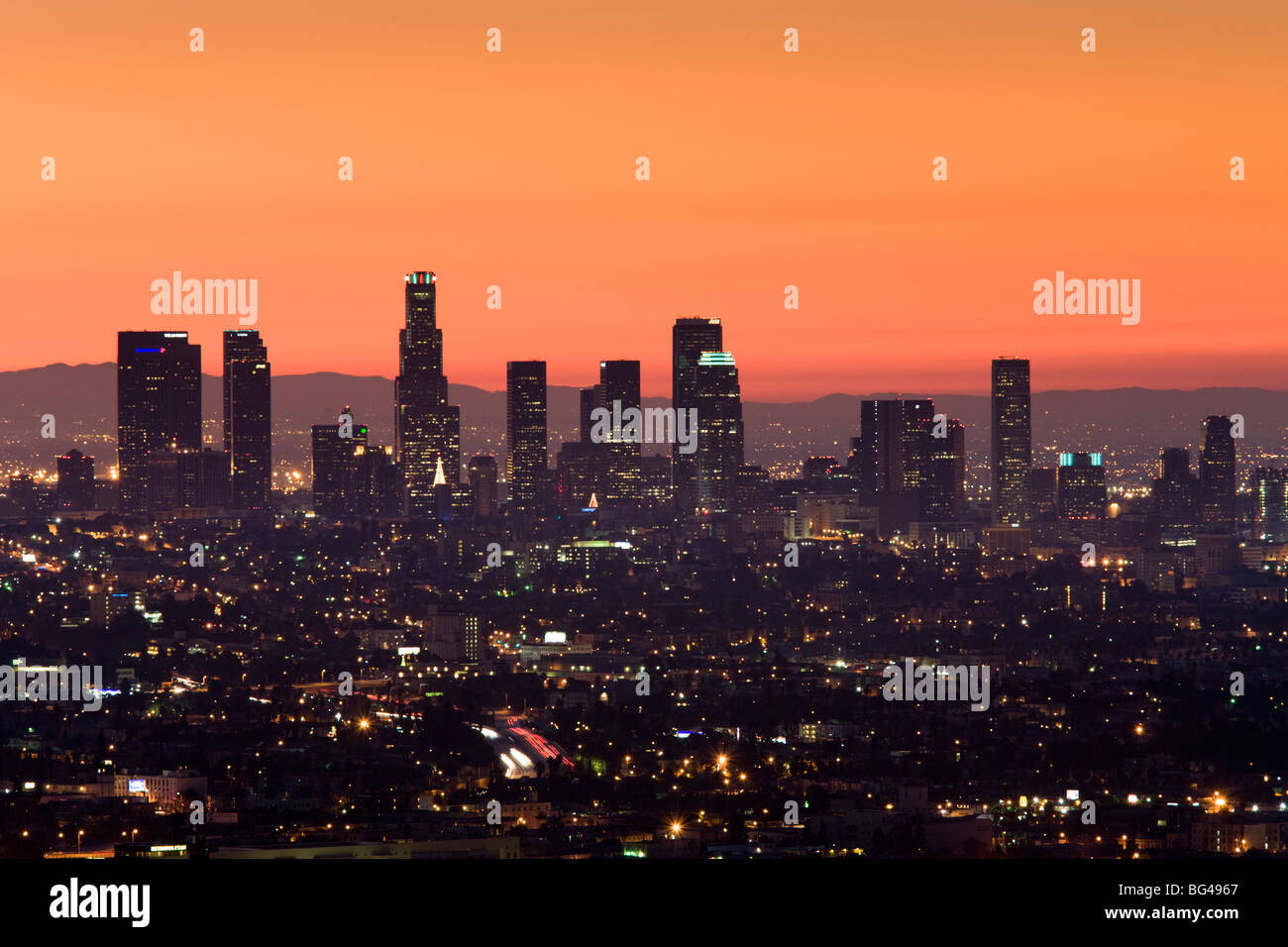 USA, California, Los Angeles Downtown aus Hollywood Bowl übersehen, dawn Stockfoto