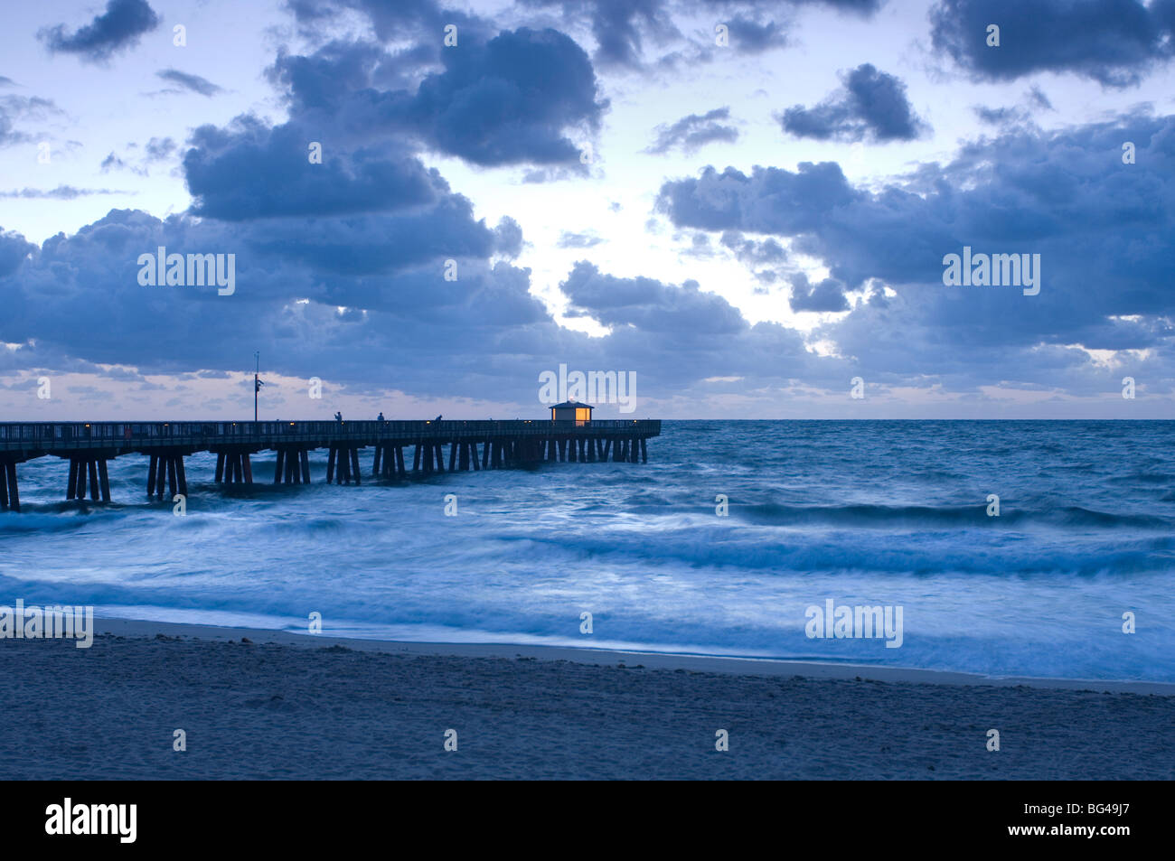 USA, Florida, Pompano Beach, Pier, Atlantik Angeln Stockfoto