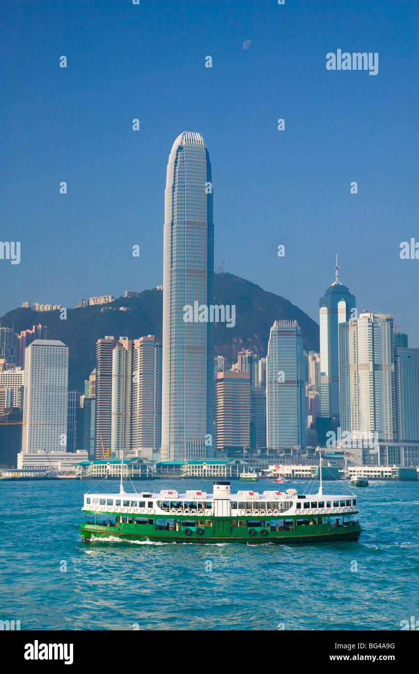 China, Hongkong, Central, zwei International Financial Centre Gebäude und Star Ferry Stockfoto