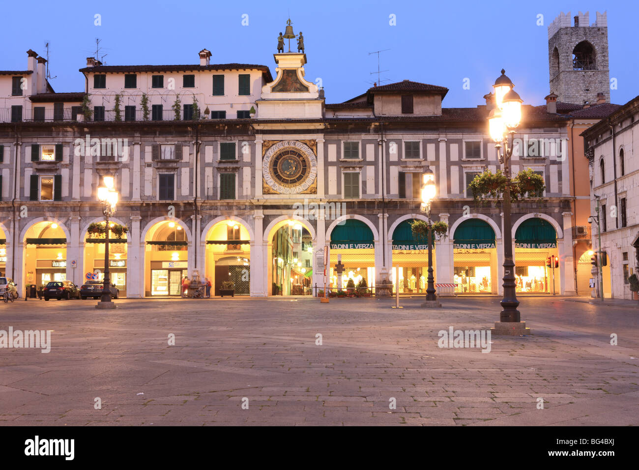 Piazza della Loggia in der Abenddämmerung, Brescia, Lombardei, Italien, Europa Stockfoto