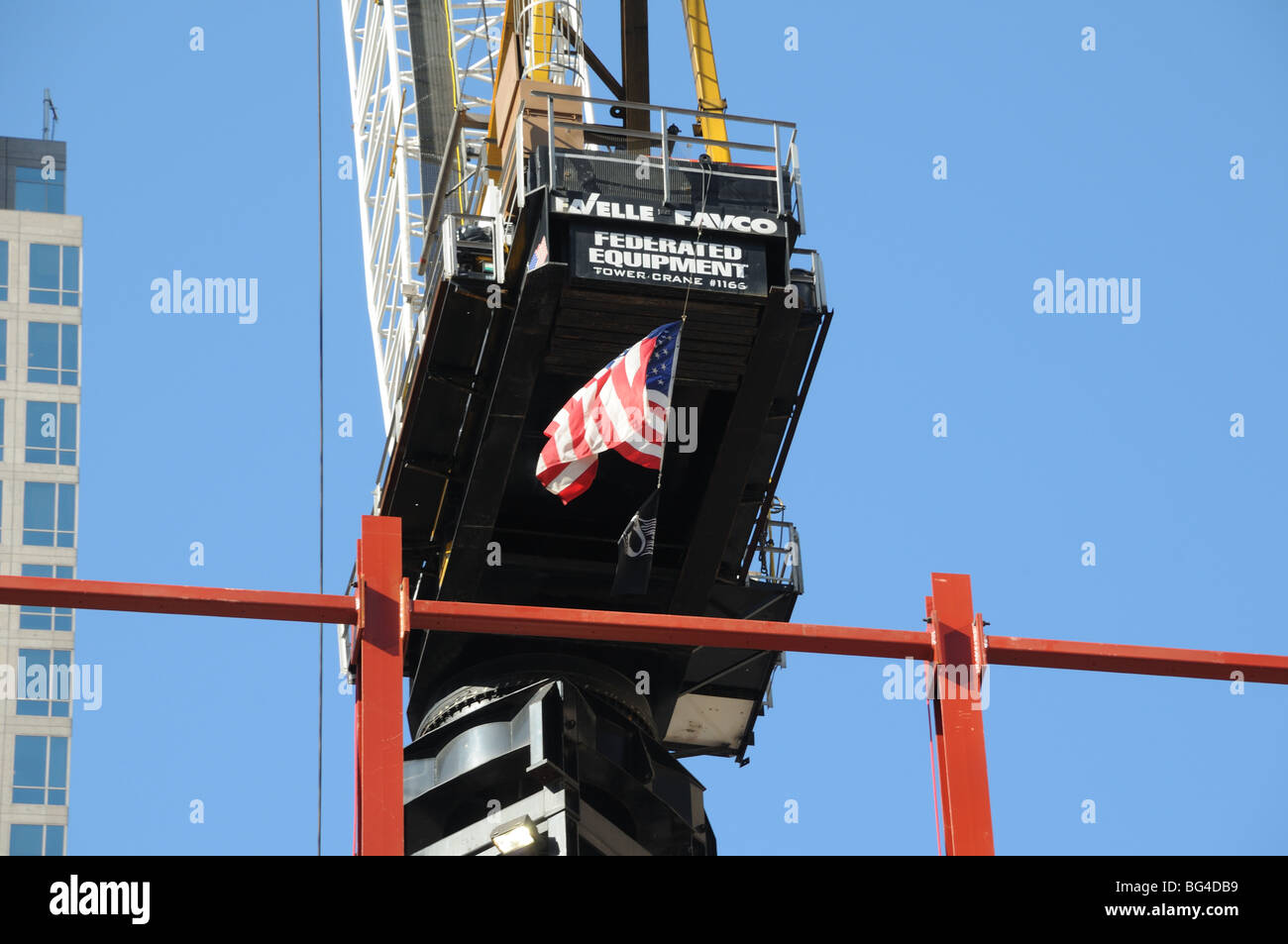 Ein Turmdrehkran im Einsatz auf der Baustelle World Trade Center in Lower Manhattan. Stockfoto