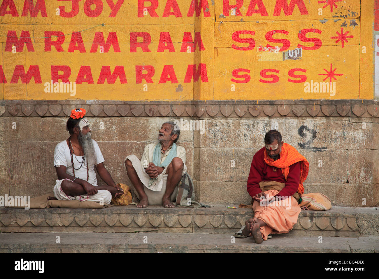 Sadhus (Heilige Männer), Ghats, Varanasi, Uttar Pradesh, Indien, Asien Stockfoto