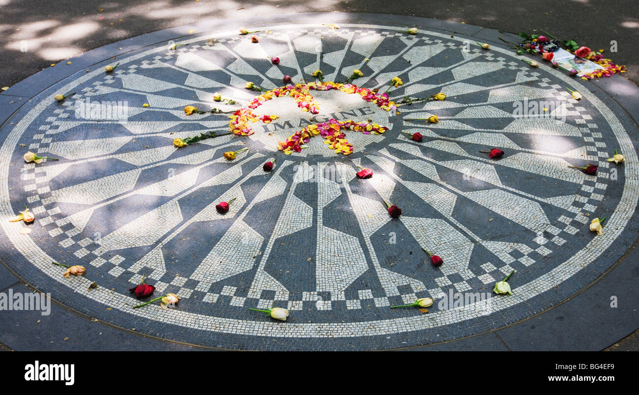 Stellen Sie sich vor Mosaik Denkmal für John Lennon, Strawberry Fields, Central Park, Manhattan, New York City, New York, USA Stockfoto