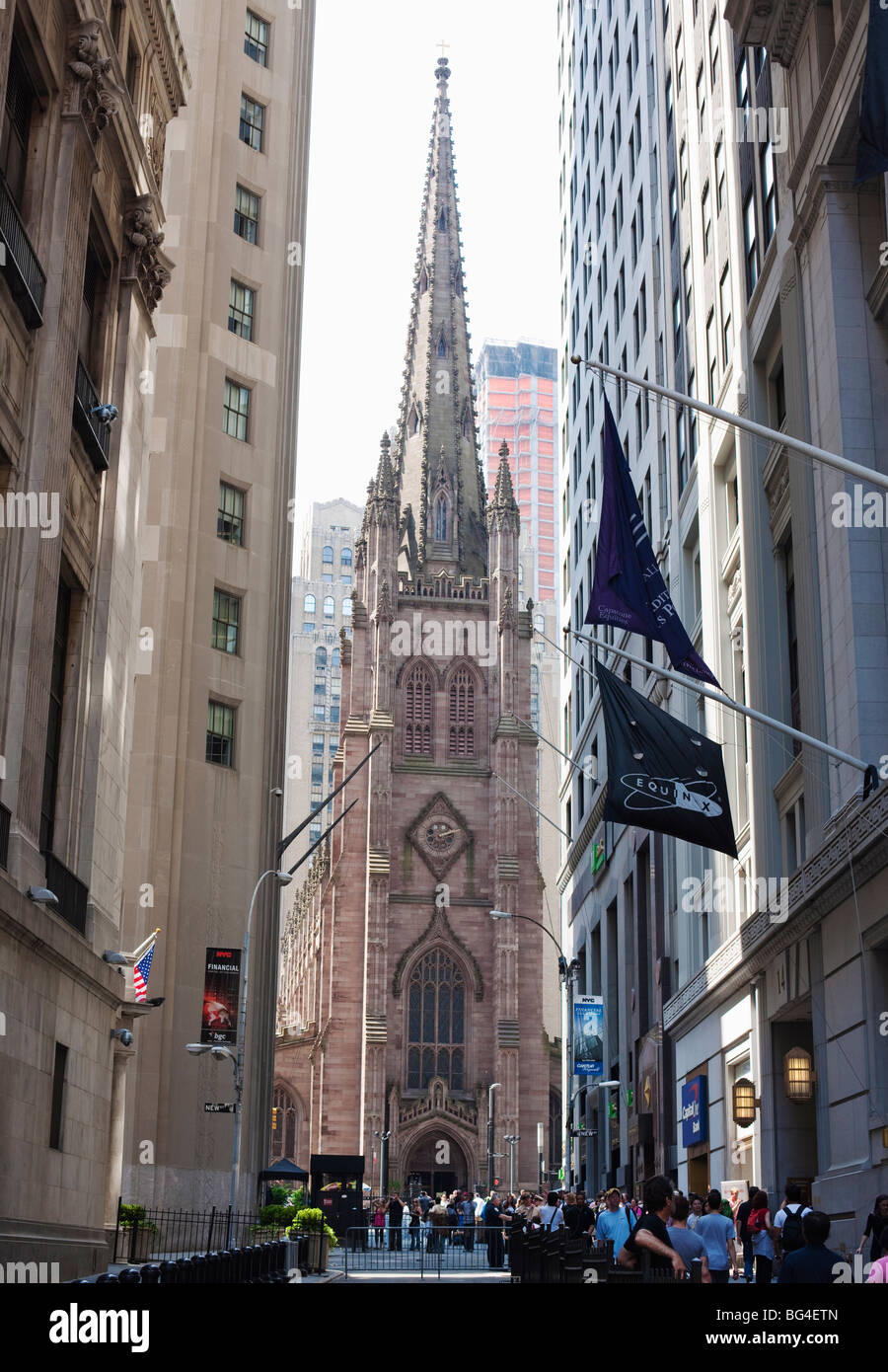 Dreifaltigkeitskirche, Broadway und Wall Street, New York City, New York, Vereinigte Staaten von Amerika, Nordamerika Stockfoto
